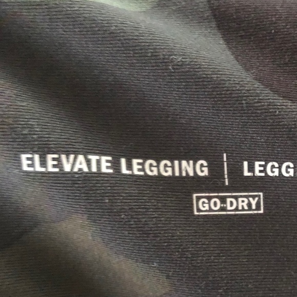 Old Navy camouflage - Active large ladies - go dry elevate leggings- like new - Picture 3 of 6